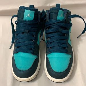 Jordan 1 Retro High Hyper Jade Sz 13.5 Kids